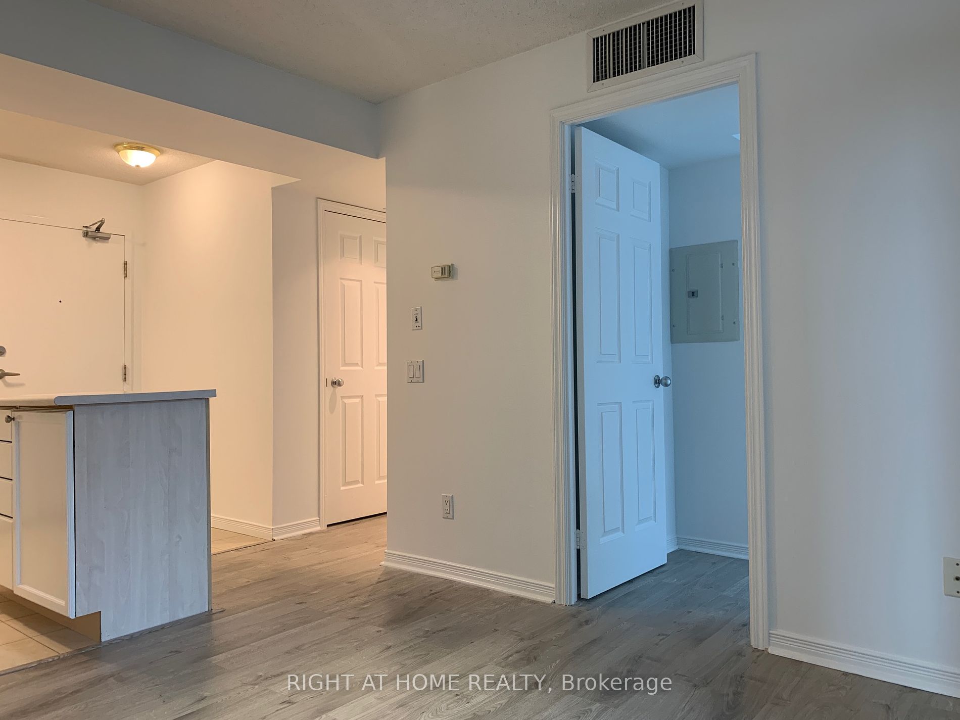 30 Harrison Garden Blvd 611