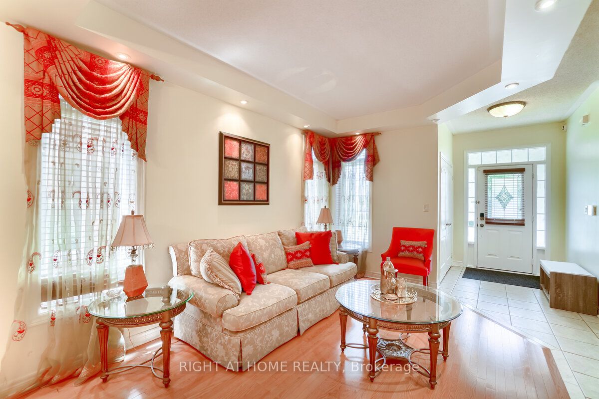 3020 Hawktail Cres L5M 6W3