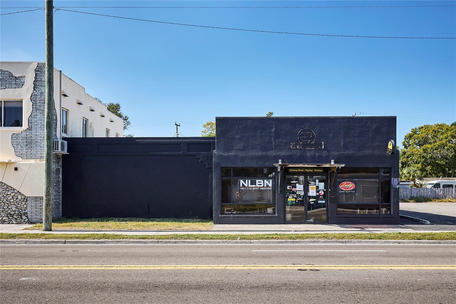 Exciting Opportunity: Prime Commercial Building for Sale in Bradenton! Location: Situated in the heart of Bradenton's thriving Sarasota commercial district, this expansive 2,895 sq ft building offers unparalleled visibility and accessibility.Prime Location: Surrounded by popular businesses and easily accessible from major roads.Spacious Layout: Perfect for retail, office space, or mixed-use development; versatility to fit various business needs.Ample Parking: Convenient parking available to accommodate both employees and clients.Decent Foot Traffic: Benefit from the hustle of nearby establishments, maximizing exposure for your business.Investment Potential: Ideal for business owners and investors looking to capitalize on the flourishing local market.Don’t miss out on this incredible investment opportunity! Contact us today to schedule a viewing and explore the potential this property holds for your future.