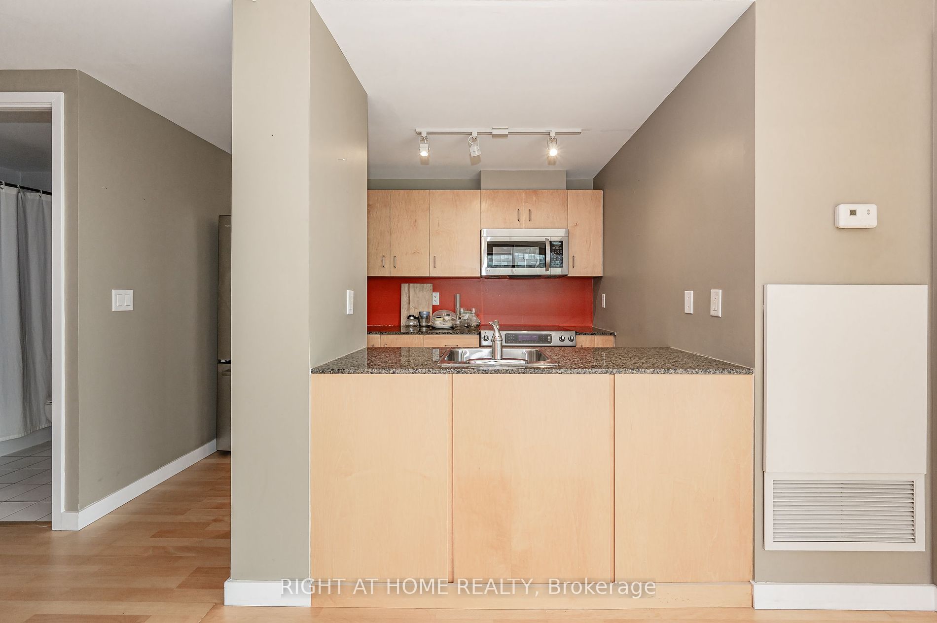 281 Mutual St 1701