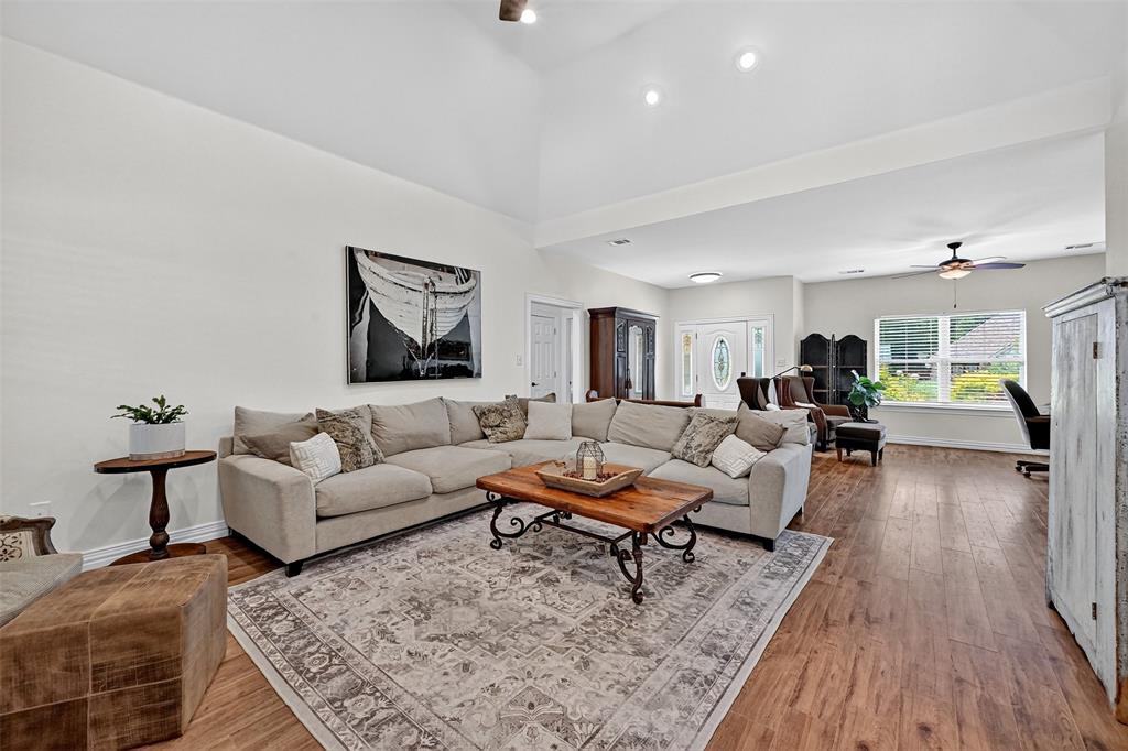38 Lone Oak Boulevard