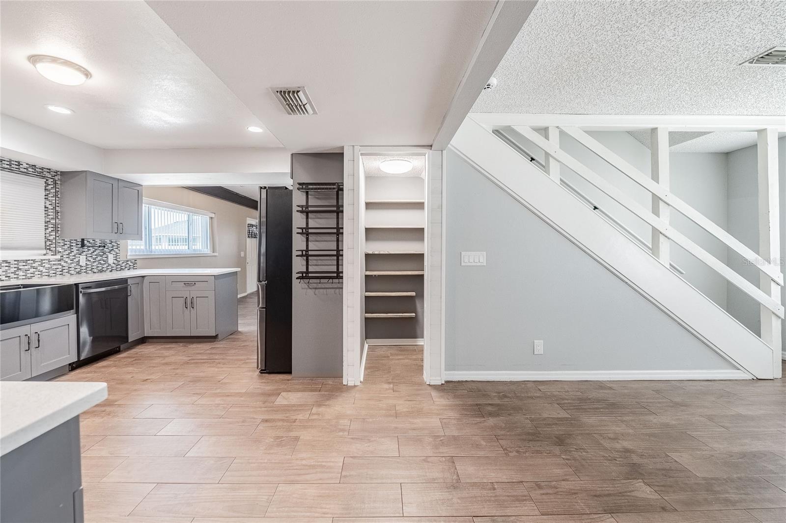 252 W Brookins Avenue