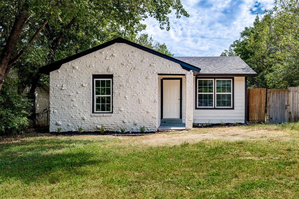 Completely Remodeled Fort Worth Charmer on Oversized Lot!Fully remodeled and move-in ready, this 2-bedroom, 1-bath Fort Worth home is packed with value, comfort, and modern updates—perfect for first-time buyers, investors, or anyone seeking low-maintenance living on a large lot. Recent renovations include a brand-new 2025 roof, all-new windows, and fresh interior and exterior paint for a bright, clean look both inside and out.
Step inside to find a thoughtfully redesigned layout with new luxury vinyl plank flooring, plush carpet in the bedrooms, and updated tile. The bright and open layout is filled with natural light, making the space feel spacious and inviting. The stylish kitchen features newly installed countertops and updated sinks, creating a fresh and functional space for daily living. The full bathroom has also been beautifully updated to match the home's contemporary finish-out. With 750 square feet of fully optimized space and situated on an oversized lot, this home offers the rare combination of open-concept design and outdoor potential. Whether you’re relaxing inside or envisioning future outdoor projects, this charming home is a standout opportunity in an established Fort Worth neighborhood.
