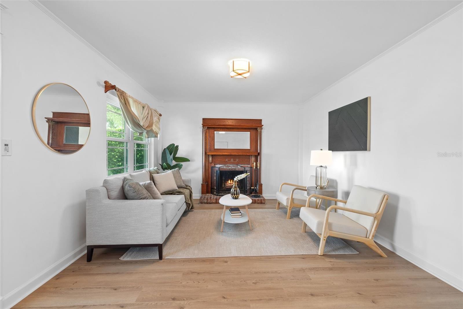 3913 W Eden Roc Circle