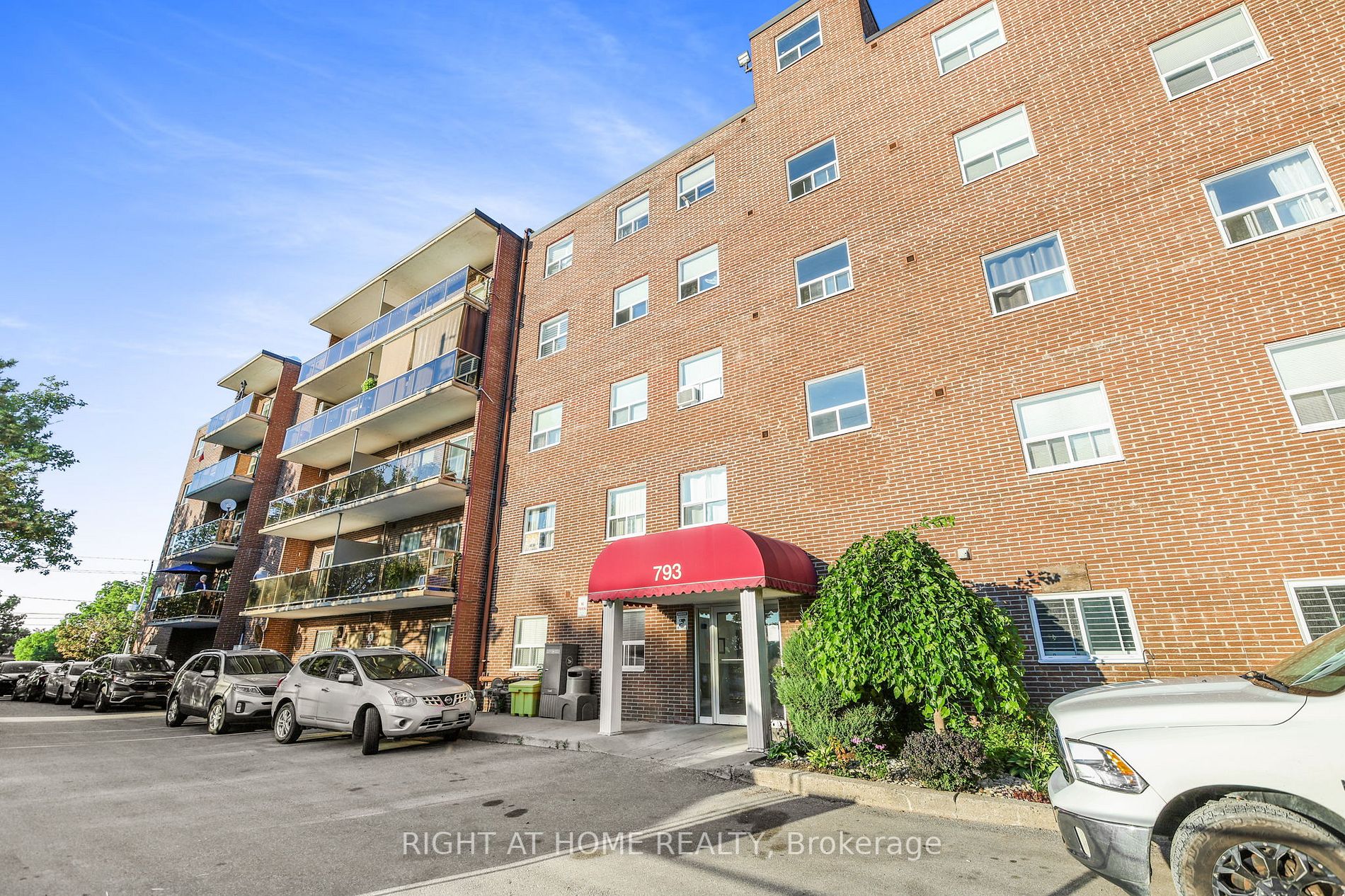 793 E Colborne St 501