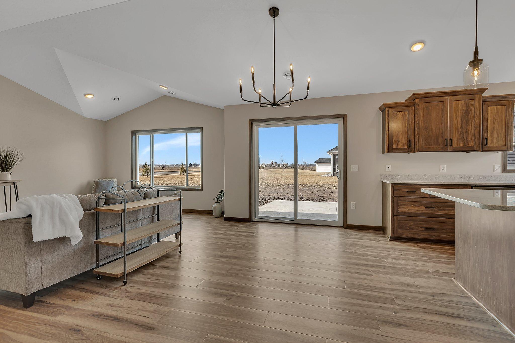 2000 Sandstone Loop N