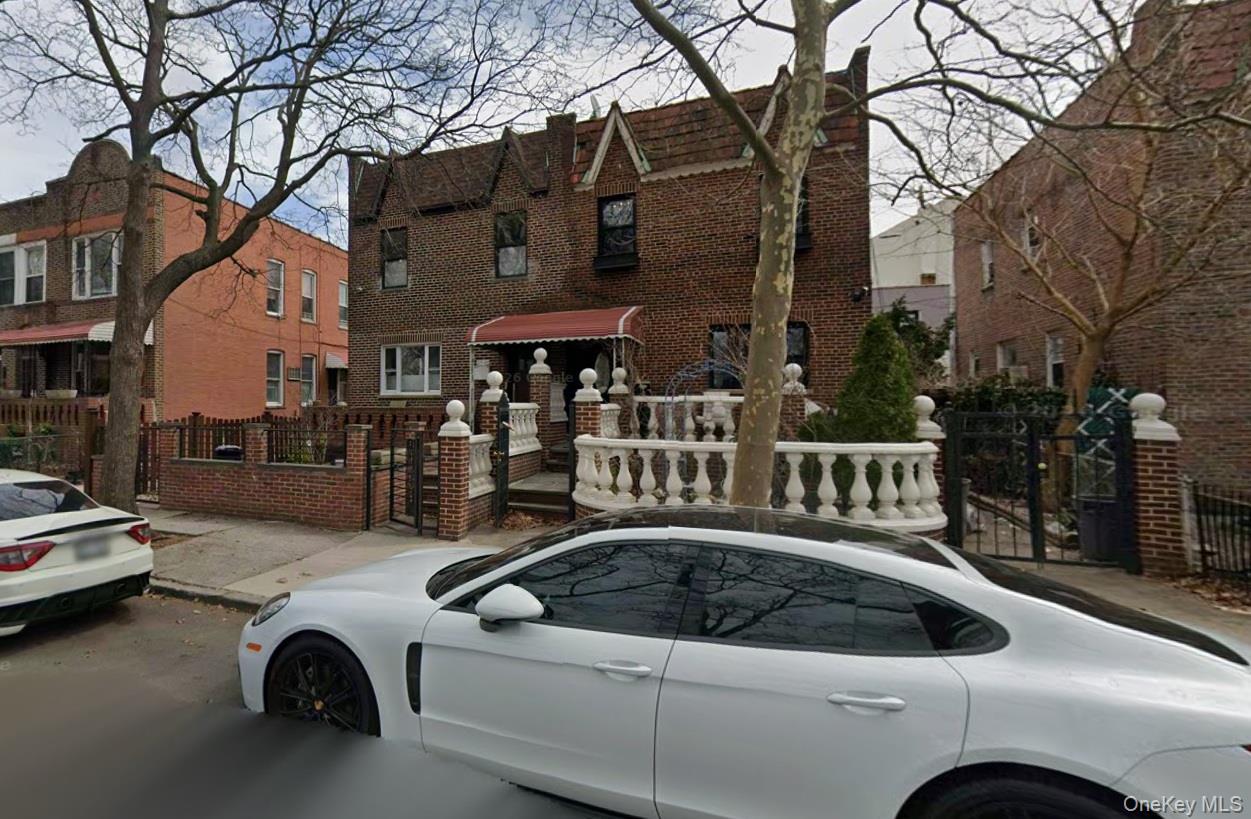 Single fam 2 BR, 2.5 bath, complete renovation 2020, detached 2 car garage. Fully insulated, full alarm & video. Hardwood floors, finished basement, back yard. Facing Astoria Park