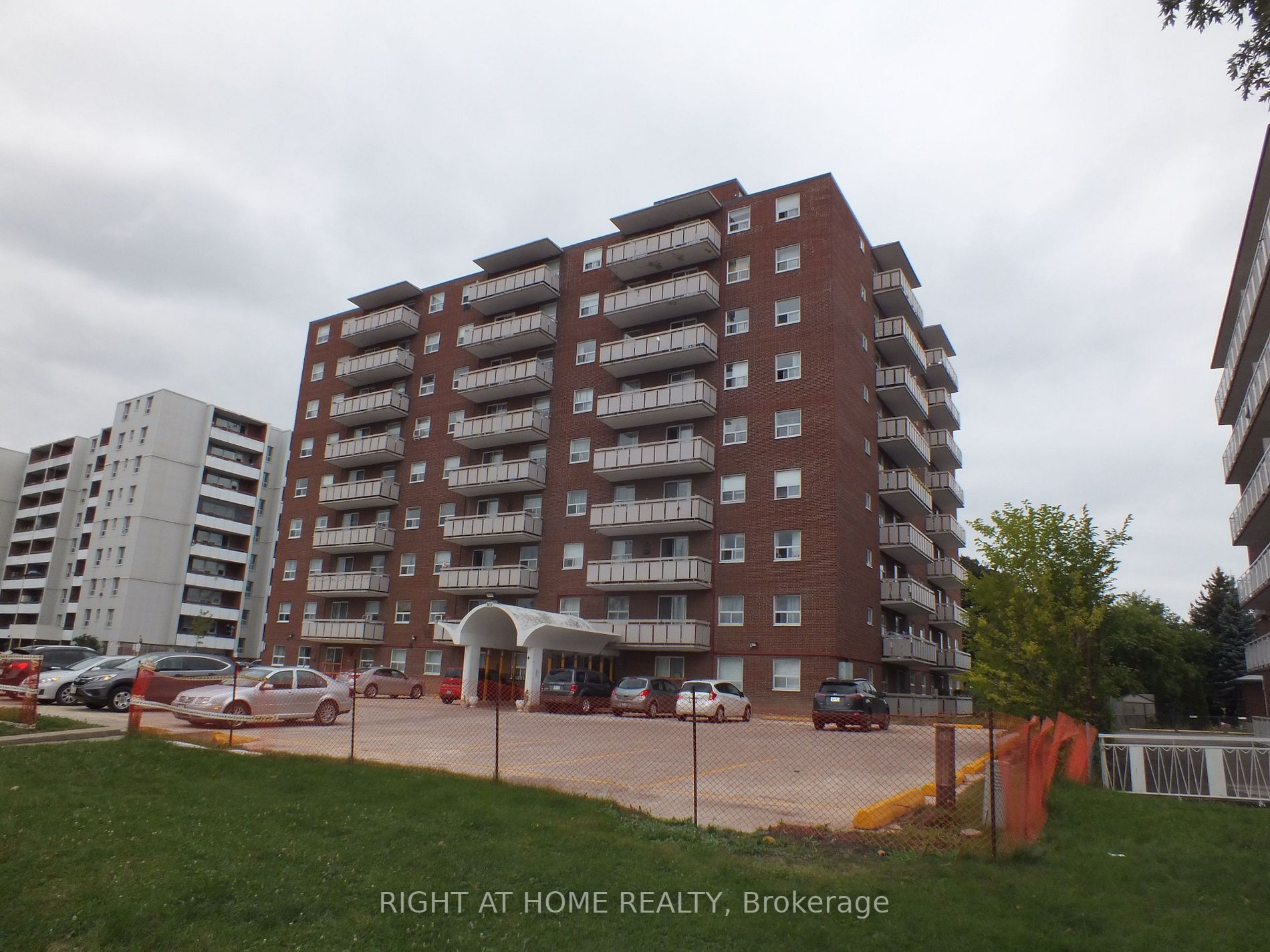 851 Queenston Rd 103