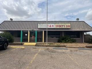 A LONG TIME AGO THIS WAS THE MOON PALACE RESTURANT LAST USE WAS A GAMEROOM AND A BAR.  VERY  OPEN WOULD  BE GREAT FOR MANY OPTIONS