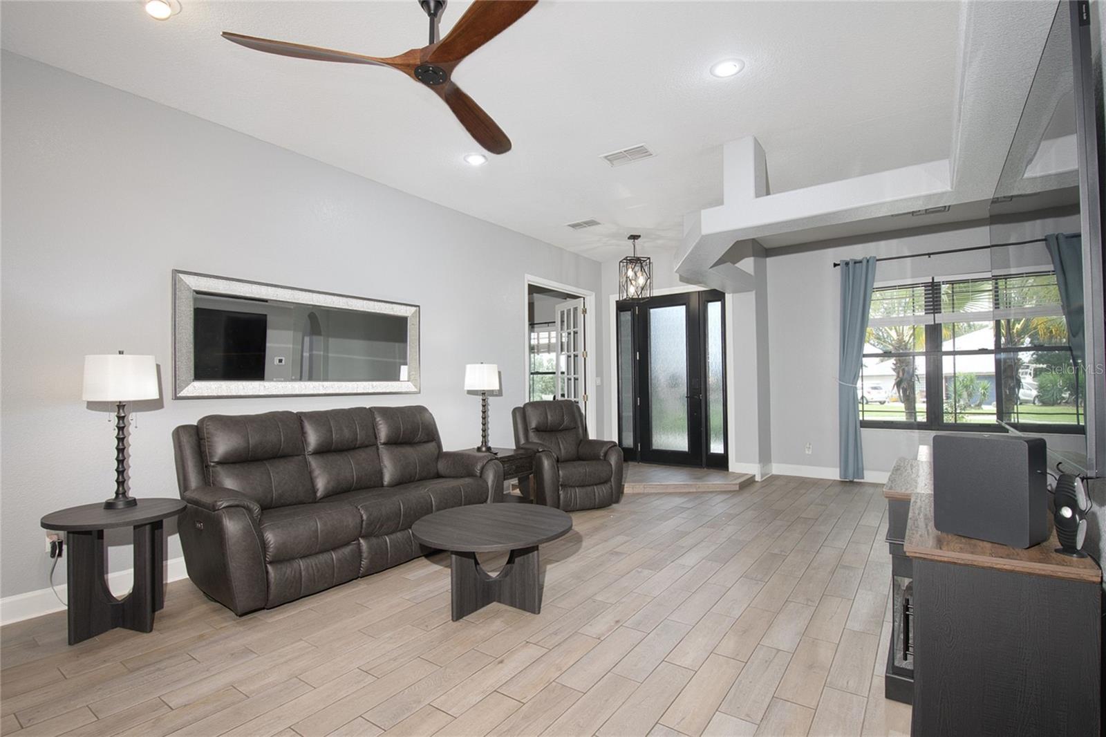 10537 Versailles Boulevard