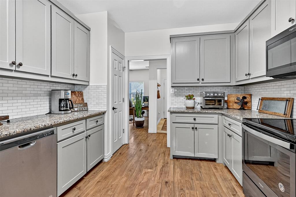38 Lone Oak Boulevard
