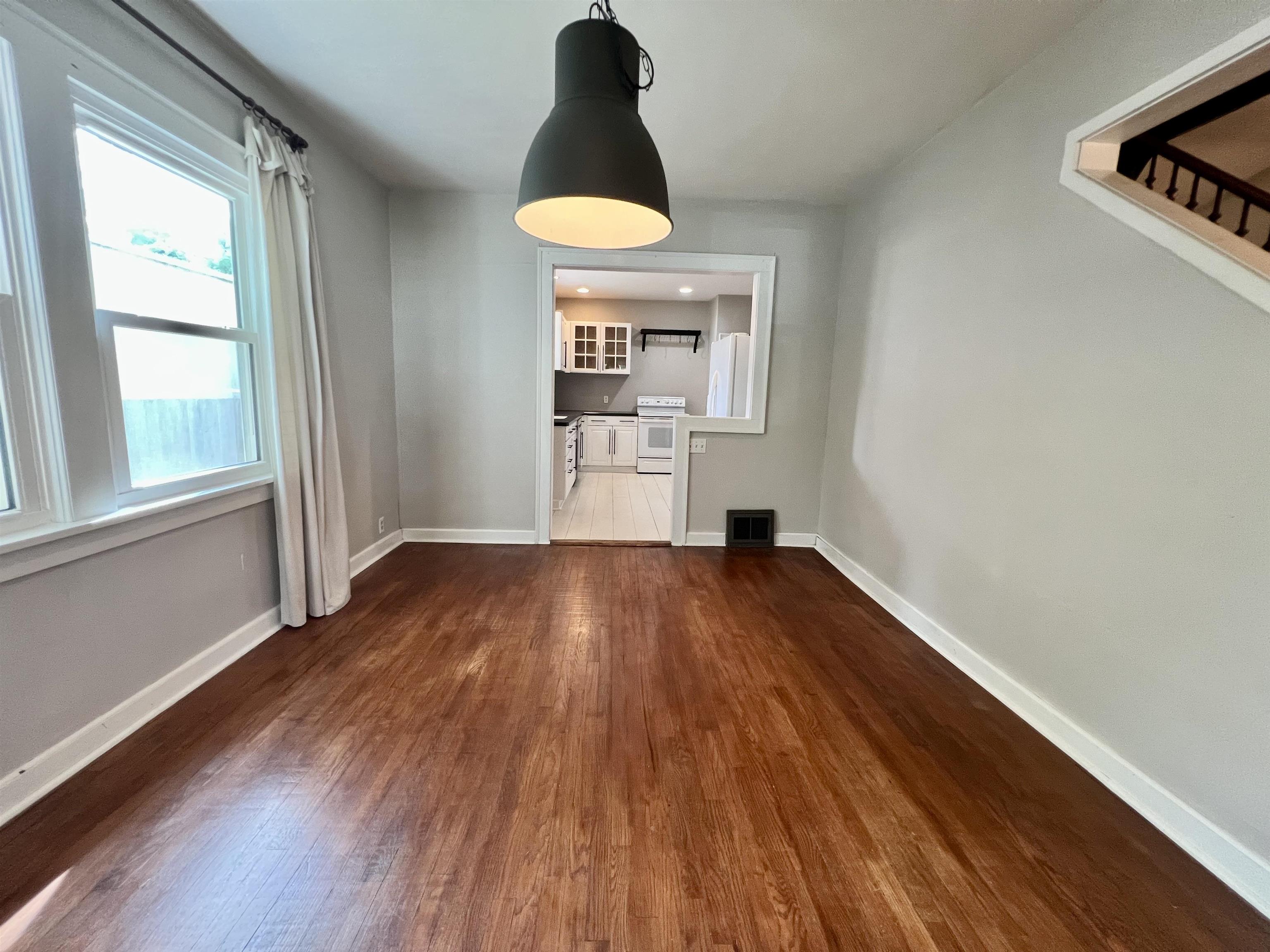1103 Mansfield