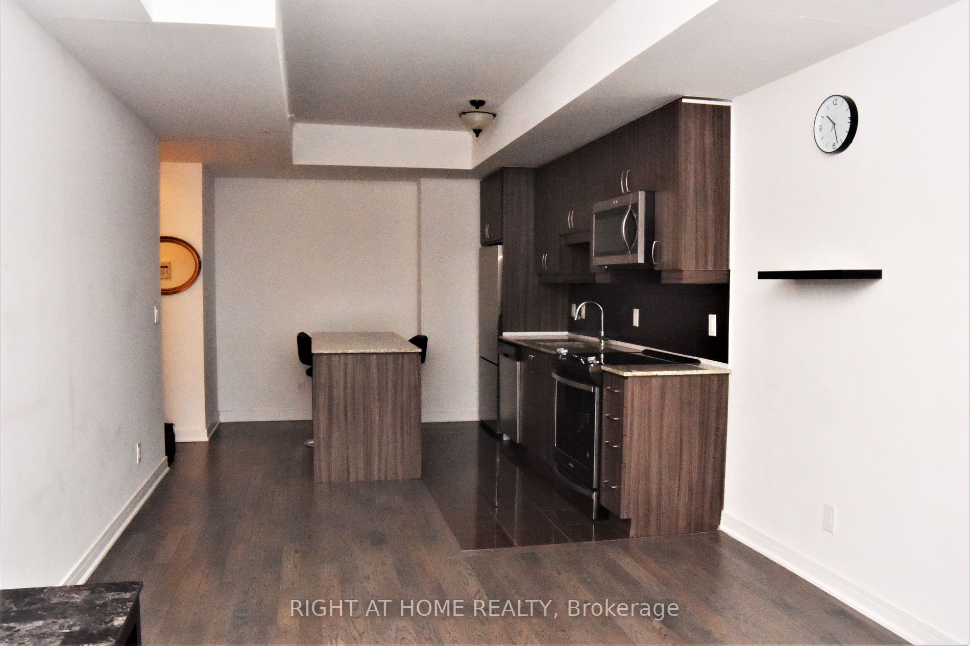9199 Yonge St 517
