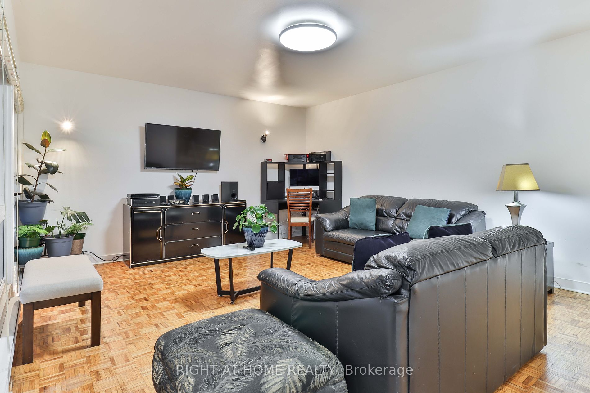 19 London Green Crt 98