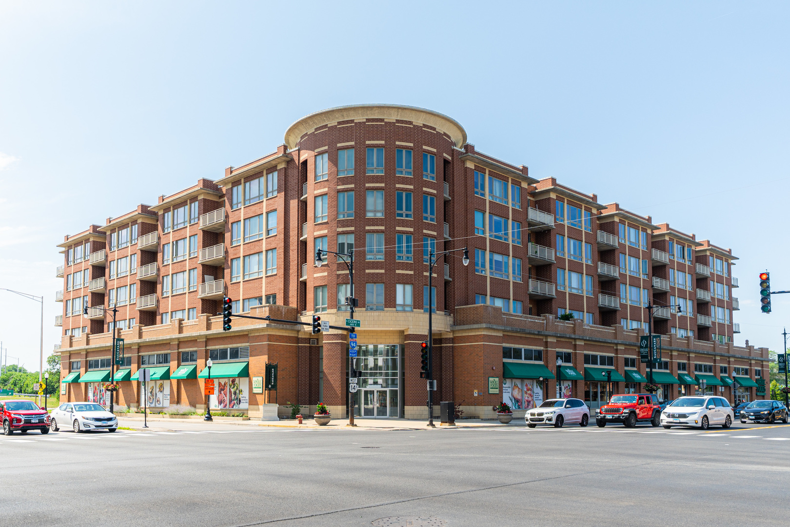 Welcome to Sauganash - a prime Chicago location. 6000 N. Cicero Ave offers the perfect blend of city convenience and suburban charm. Top floor 2 bed, 2 bath condo with soaring space. This spacious unit offers natural light, skyline views and the privacy with no upstairs neighbors. Open concept living/dining area leads to a private balcony. Additional features include in-unit laundry, two heated garage parking spaces, storage unit. Prime location near I-94 for easy access to downtown, O'Hare, and the North Shore. A rare opportunity to own a top-floor unit.