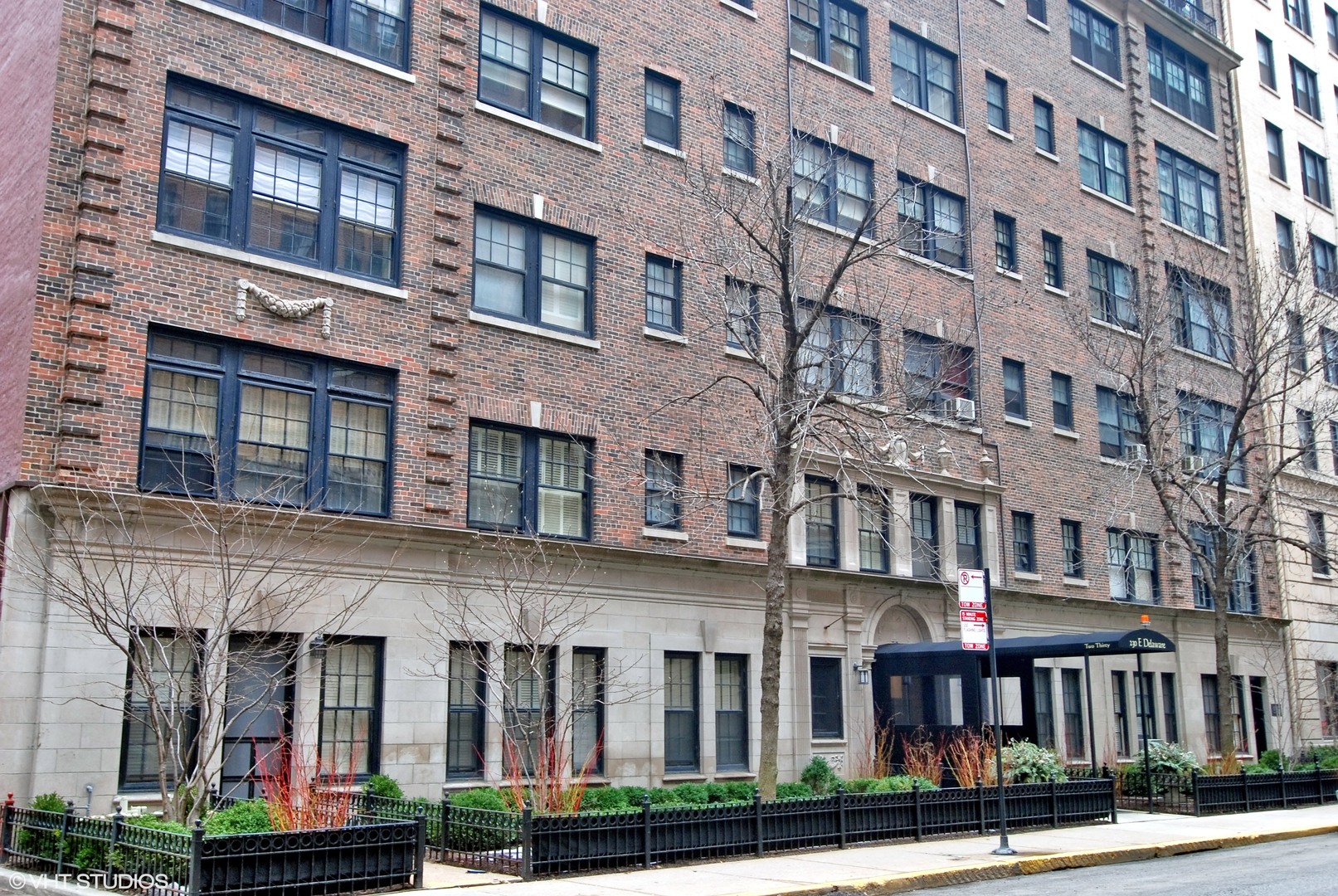 A CLASSI VINTAGE APARTMENT IN A BOUTIQUE BUILDING.  NESTLED OFF OF MICHIGAN AVENUE IN STREETERVILLE THIS PROPERTY HAS ONE OF THE LAST GARDENS IN THE NEIGHBORHOOD.  THE UNIT'S LAYOUT IS PERFECTLY ALIGNED WITH NO WASTED SPACE. A GRACIOUS FOYER LEADS TO A LARGE LIGHT-FILLED LIVING ROOM APPOINTED WITH HARDWOOD FLOORS, FIREPLACE, PLASTER WALLS AND MOLDINGS, 10' CEILINGS, RECESSED LIGHTING AND TIMELESS INTERIOR FINISHES.  THE ADJOINING DINING ROOM CREATE A PERFECT FLOW FOR ENTERTAINING AND OFFERS A PERFECT VIEW OF THE GARDEN.  THE KITCHEN IS UPDATED FOR TODAY'S COOKING AND ENTERTAINING AND OFFERS ABUNDANT STORAGE AND PREP SPACE WITH MODERN APPLIANCES. THE PRIMARY SUITE HAS A WALK-IN CLOSET AND LARGE ENSUITE BATH.  THE SECOND BEDROOM IS CURRENTLY USED A DEN AND CAN EASILY CONVERT TO A SLEEPING CHAMBER.  THE THIRD BEDROOM HAS AN ENSUITE BATH AND IS PERFECT AS A GUEST SUITE OR WORK AT HOME OFFICE.  THERE BEAUTIFUL BUILT-IN SHELVING AND STORAGE CABINETRY THROUGHOUT THE HOME.  THERE IS BUILT IN LAUNDRY IN THE HOME ALONG WITH AN ASSIGNED LAUNDRY ROOM IN THE COMMON AREA ALONG WITH A STORAGE LOCKER.  THIS BUILDING ENJOYS A SPRAWLING COMMON GARDEN WITH GRILL, LOUNGE AREA AND DINING TABLES PERFECT FOR OUTDOOR ENTERTAINING. PROFESSIONALLY MANAGED ASSOCIATION WITH LIVE-IN ENGINEER. PET FRIENDLY. PARK NEXT DOOR AT A DISCOUNTED MONTHLY FEE. JUST OFF MICHIGAN AVE CLOSE TO TRANSPORTATION, RESURANTS, SHOPPING AND CULTURAL INSTITUTIONS.