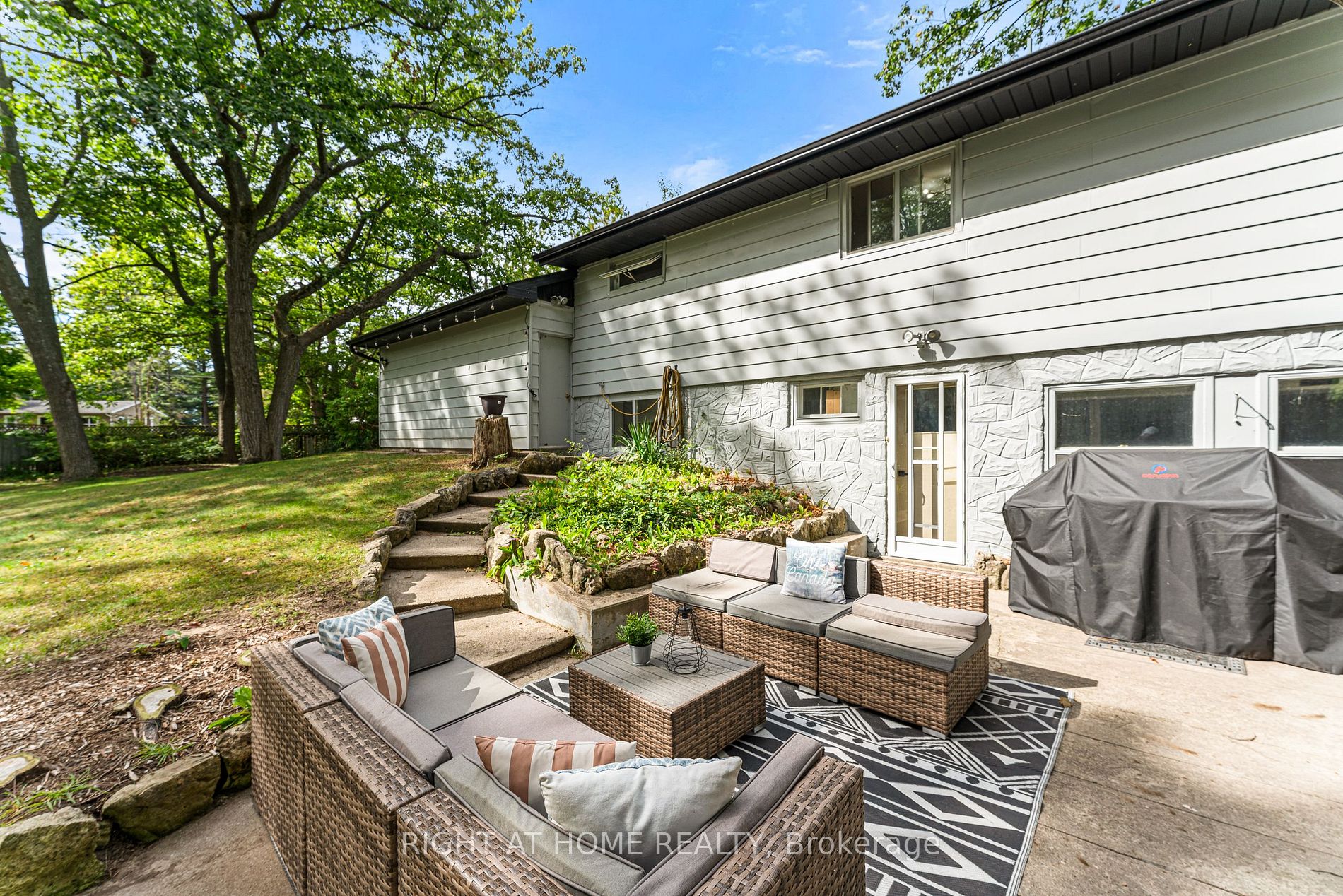 15 S 32nd St