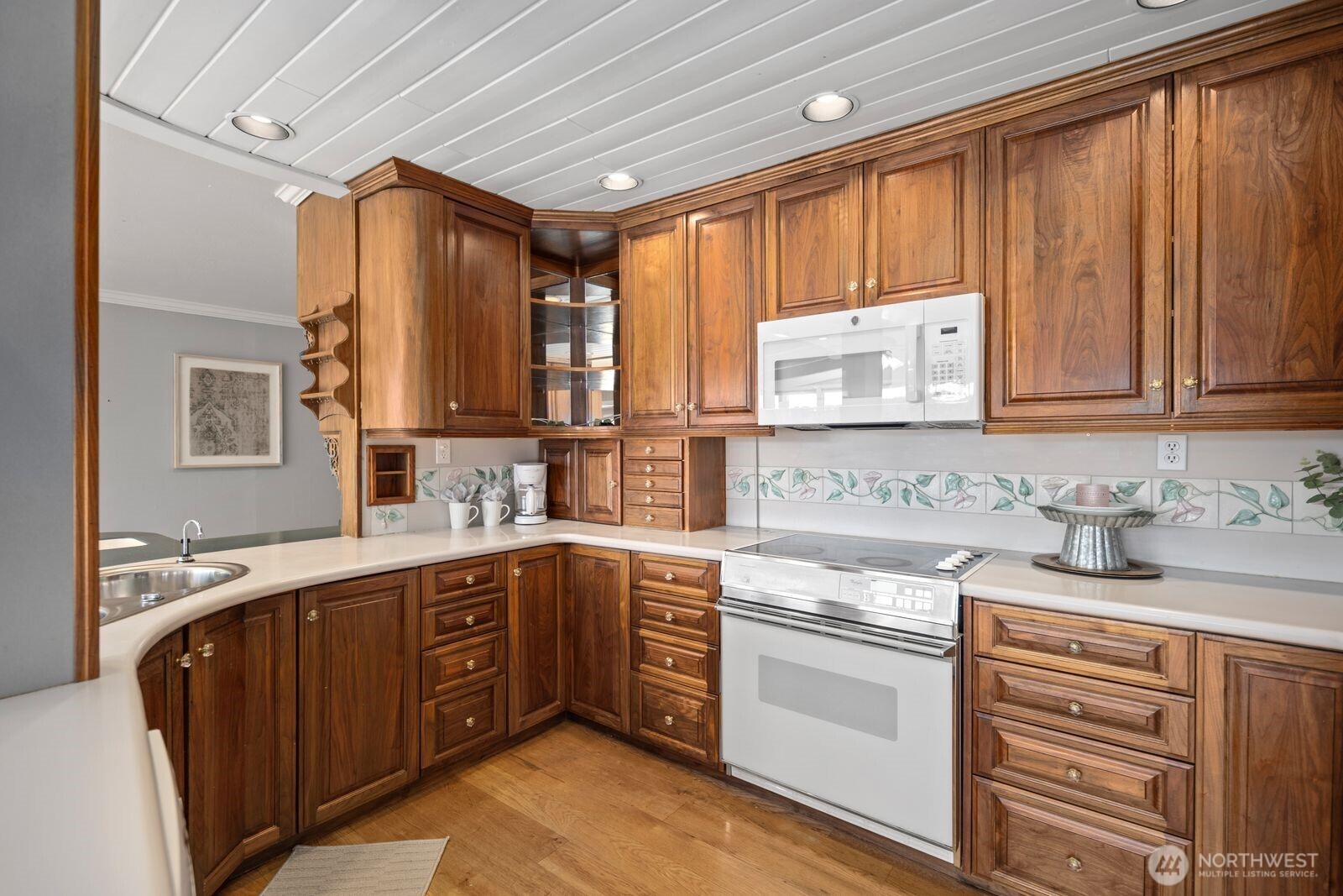 6899 Navajo Trail NE