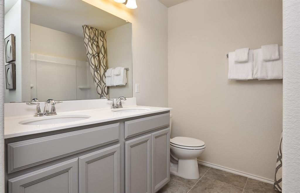 Discover NEWBERRY POINT, a stunning community in Fort Worth. This two-story Kisko plan (Elevation N) is move-in ready and offers 2,358 sq. ft. of well-designed living space.4 bedrooms and 3 bathrooms, Smart Home wiring, Spacious owner’s bath with large shower, Tray ceiling in the owner’s suite
Modern subway tile backsplash. Enjoy an open-concept layout with a private owner’s retreat and three secondary bedrooms, perfect for both comfort and entertaining.