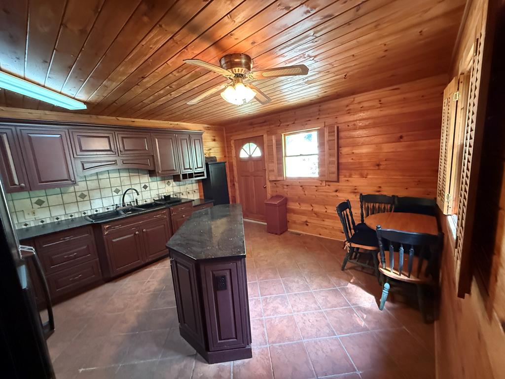 102 Overland Trail