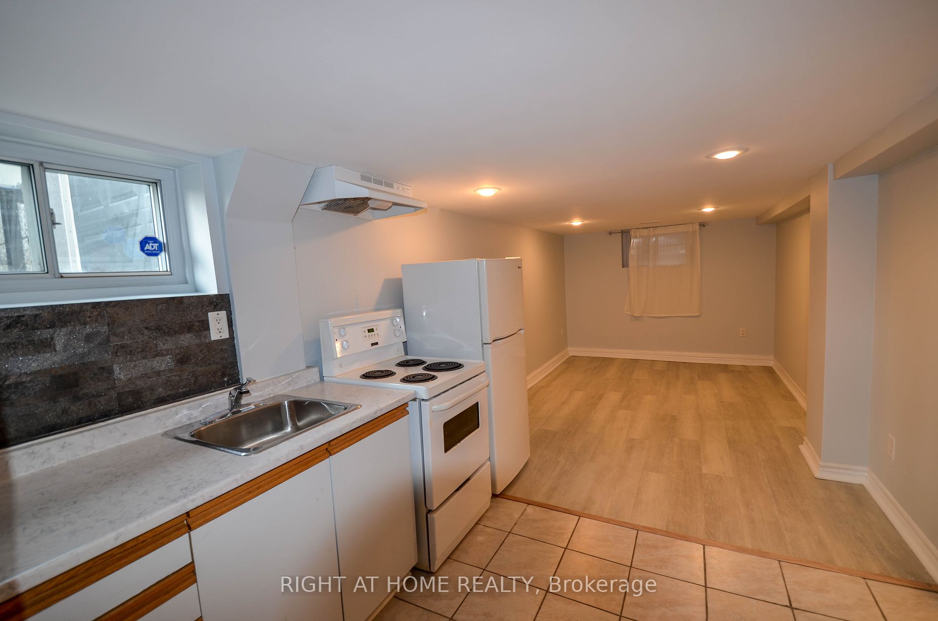 12 Plains Rd