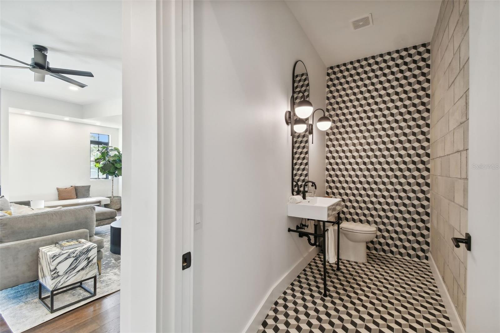 1312 W Azeele Street 1