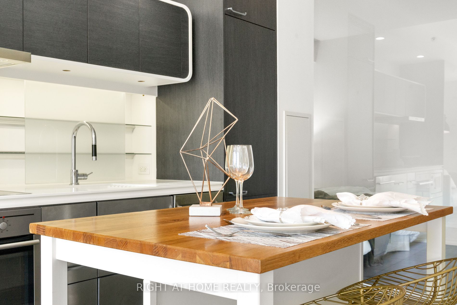 45 E Charles St 501
