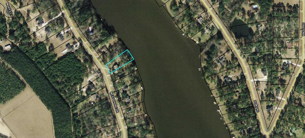 Lake Riverside 0.70 acre building lot on the lake! The perfect spot for your dream home with a wonderful view. Fish or just relax and enjoy the peace and quiet.