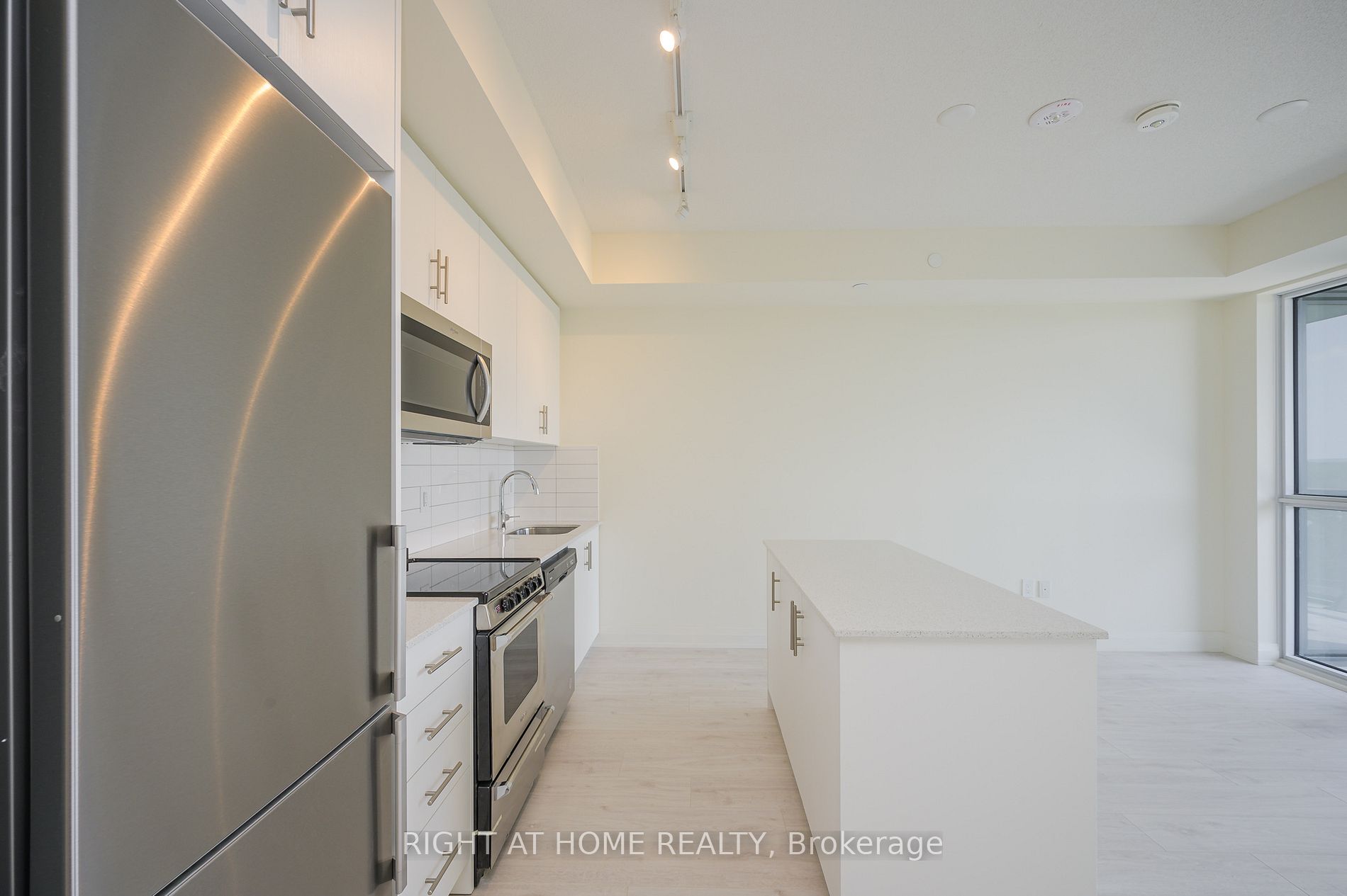 509 W Dundas St 605