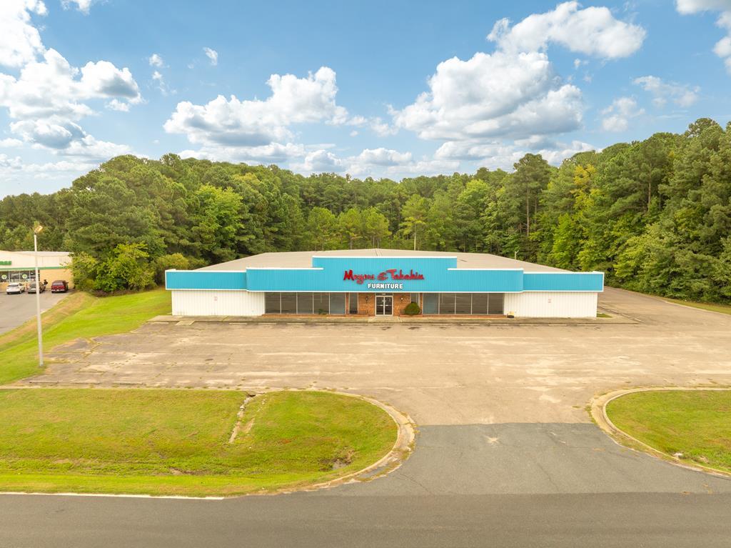 Spacious 25,200 sq ft building with over 300 ft of frontage on US Rt. 13. This property has capacity for 60+ vehicle parking and 2 curb cuts providing smooth highway access. With over 22,000 average daily traffic, this location is a prime space to grow you business with maximum exposure. Located in the heart of Accomack County and only 200 yards from a signalized intersection.  The loading dock and 8 ft roll up door make delivery and distribution seamless. The building features 3 bathrooms and 3 offices as well as showroom and warehouse space.  Total land area of over 4 Acres with an additional 1.9 contiguous acres that are available but not included.