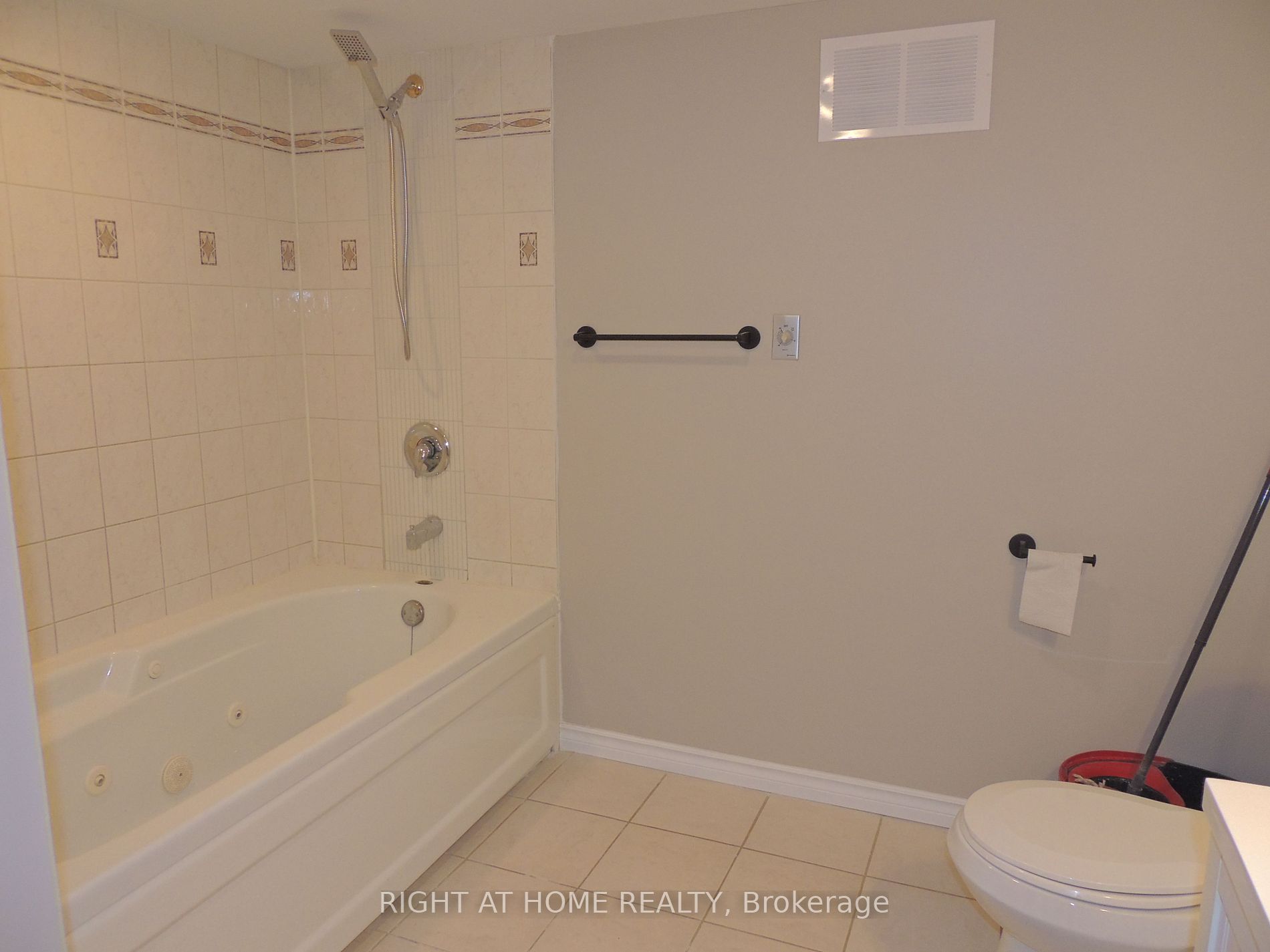 46 Lougheed Rd B
