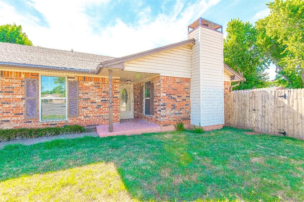 Edmond Rental and newly remodeled. No carpet, 2 car garage, fresh paint and new lighting.
