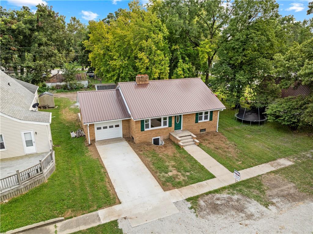 115 W Walnut Street
