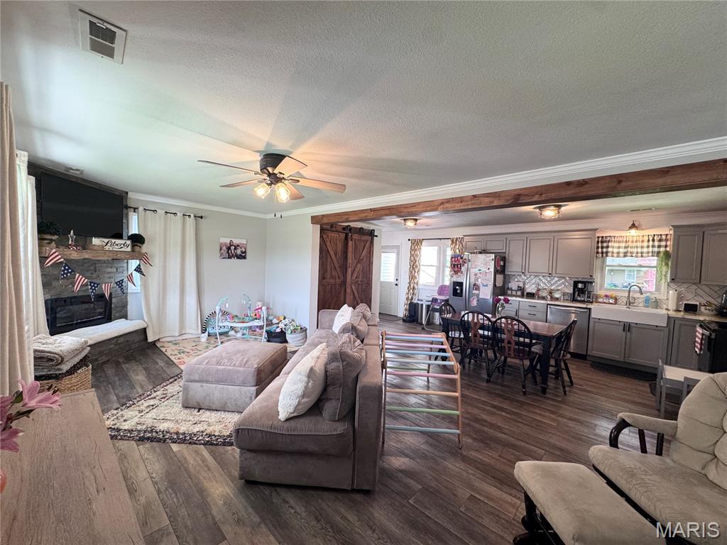 311 W Osterhout