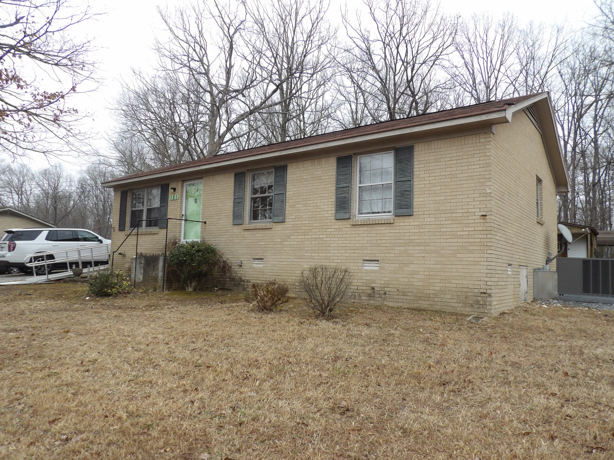 121 Eze Ave