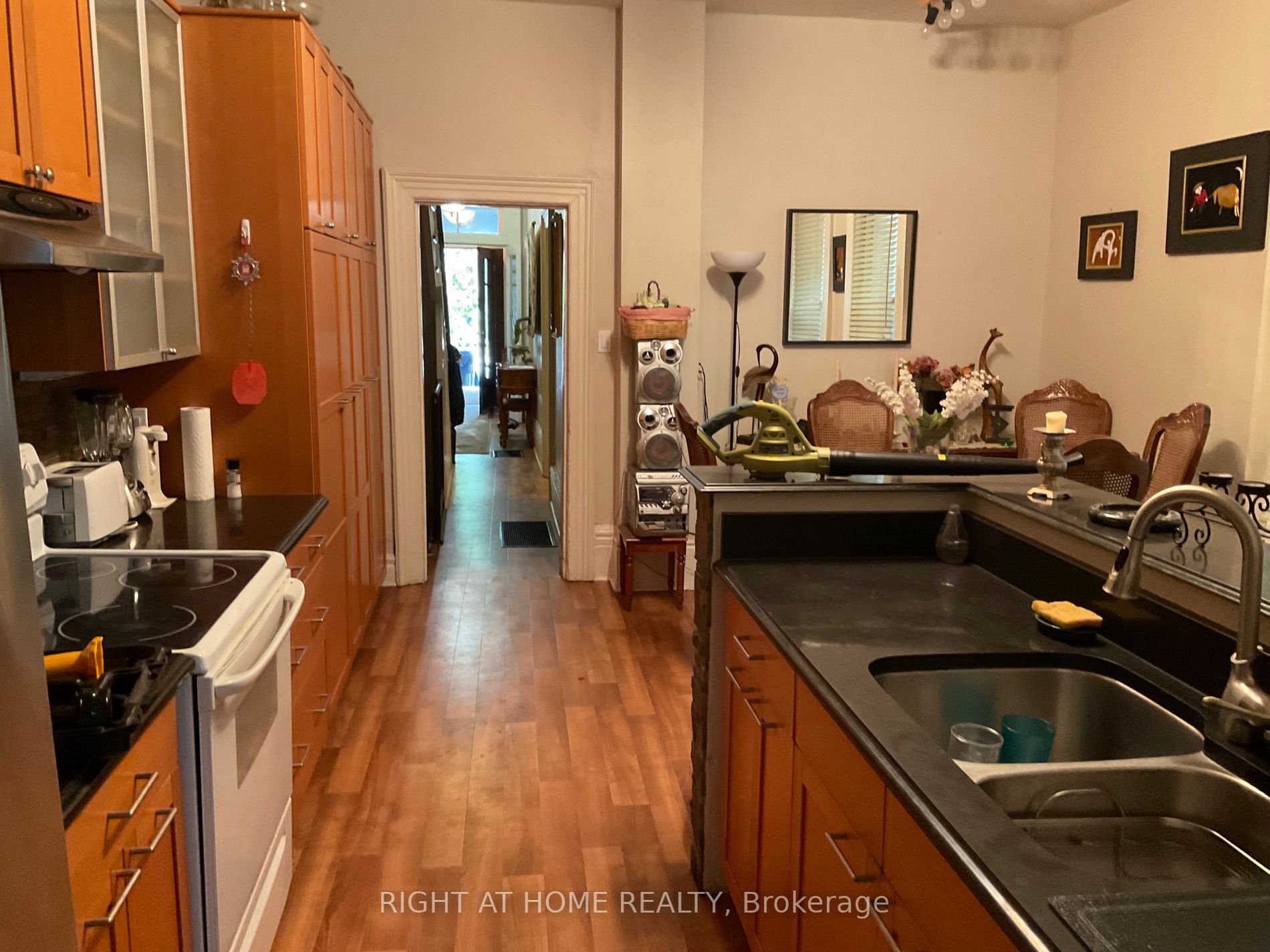 223 Beverley St Room A