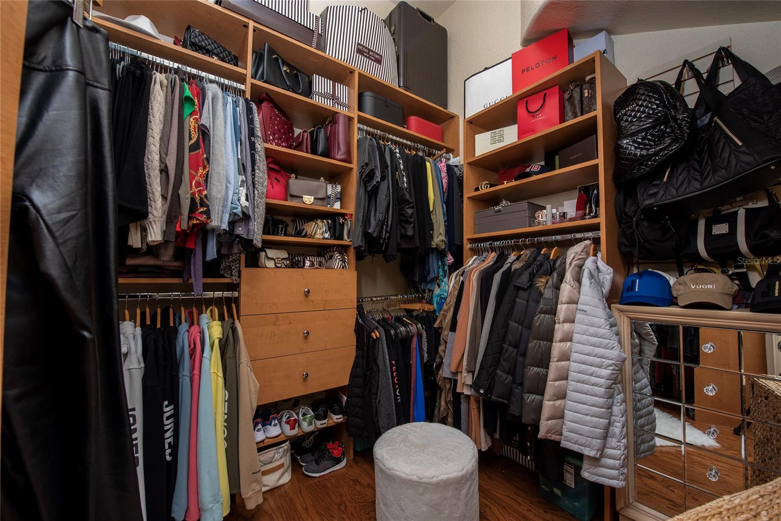 6221 Blakeford Drive