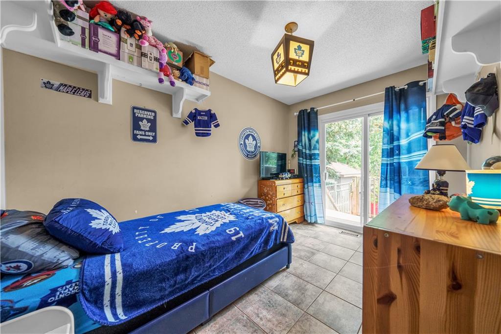 3929 Vineyard Crescent