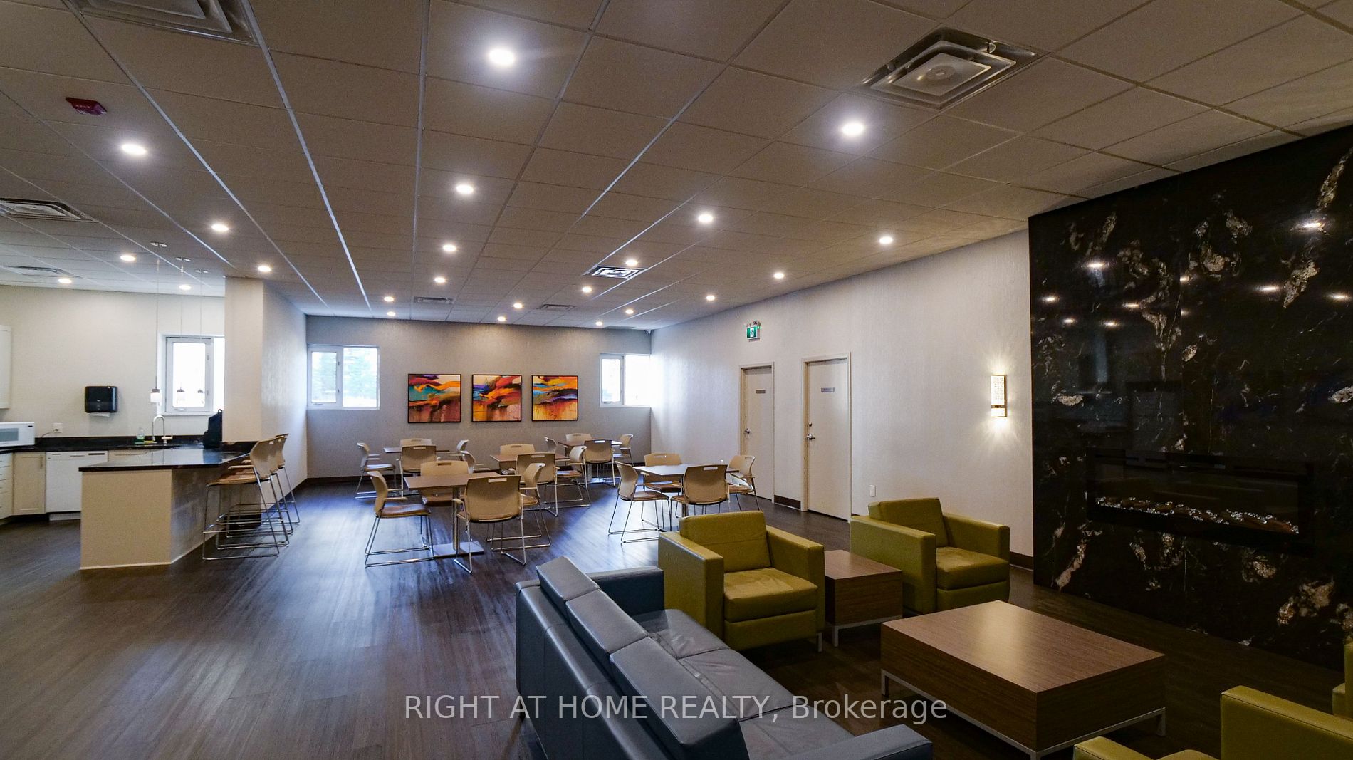 812 Burnhamthorpe Rd 705