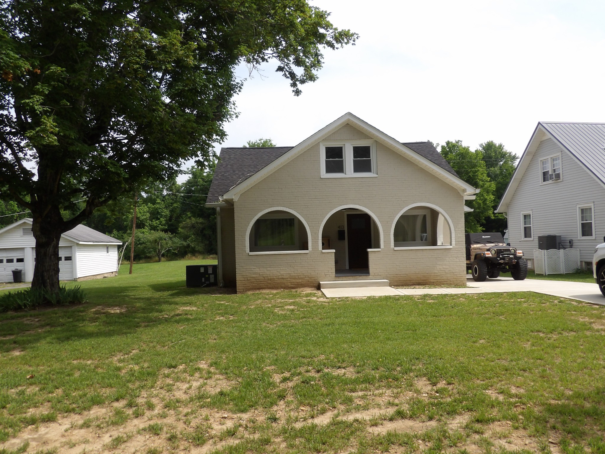 413 E Main St