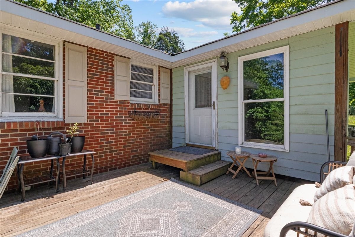 2440 Maple Grove Rd