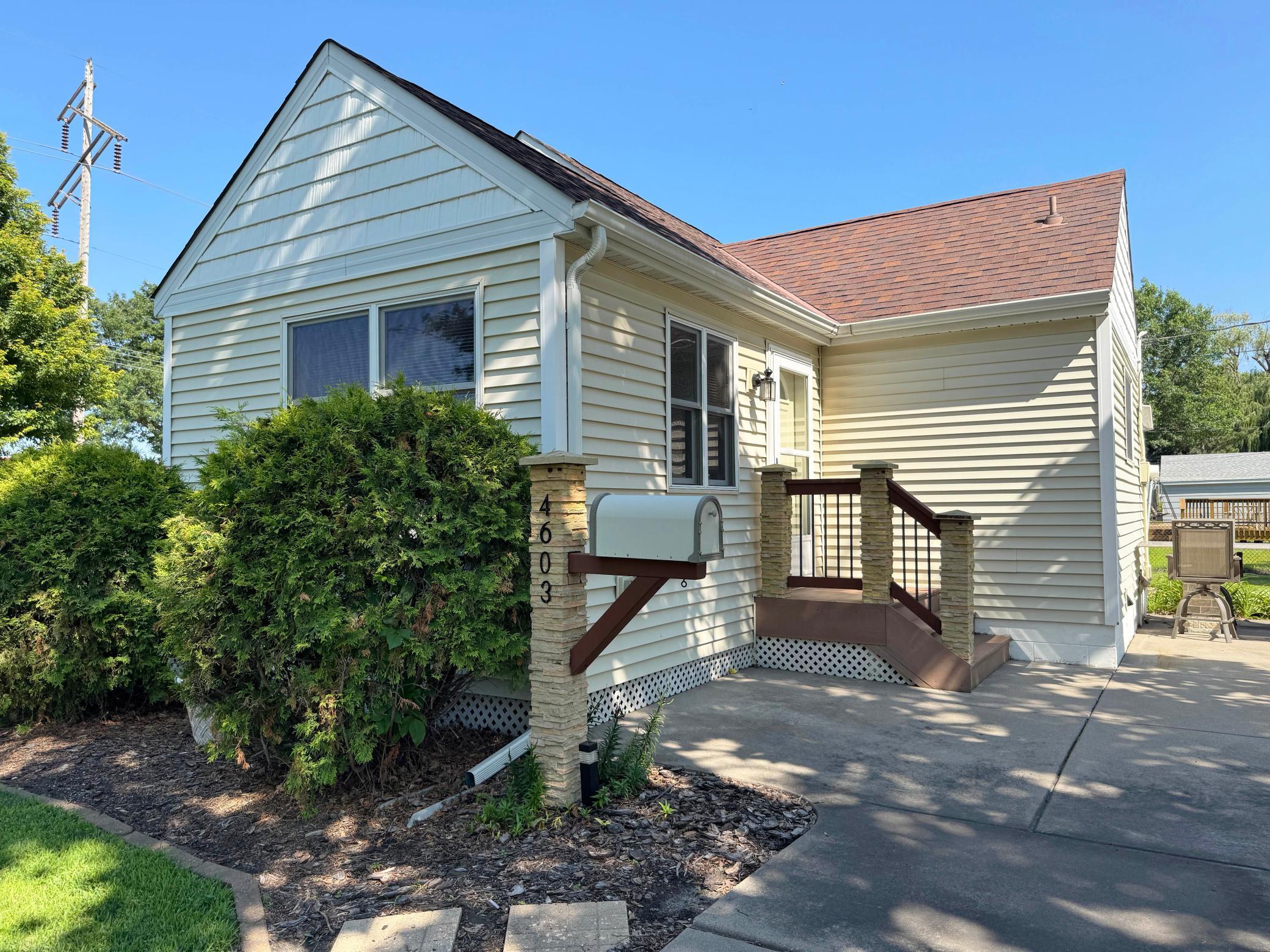 4603 Main Street NE
