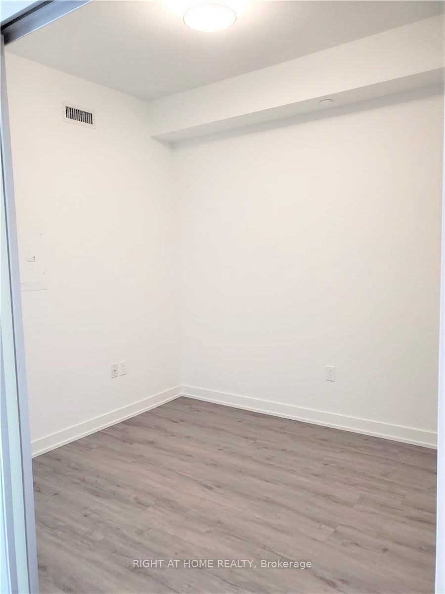 15 E Queens Quay 704