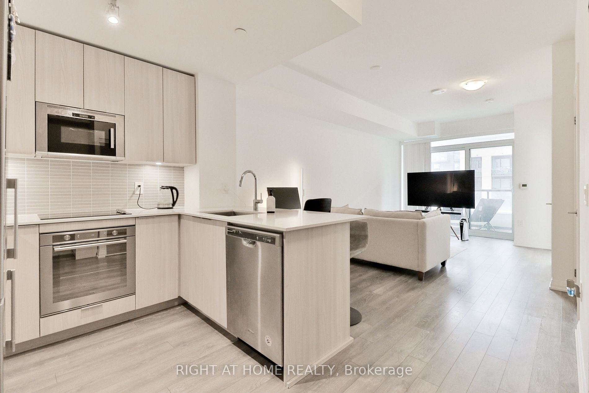 99 Eagle Rock Way 832