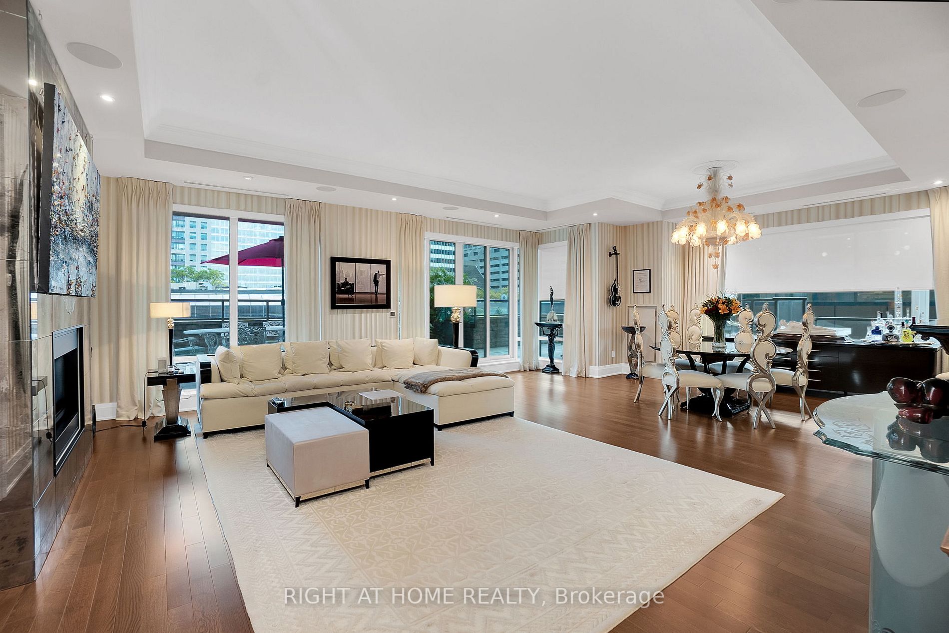 100 Yorkville Ave 301