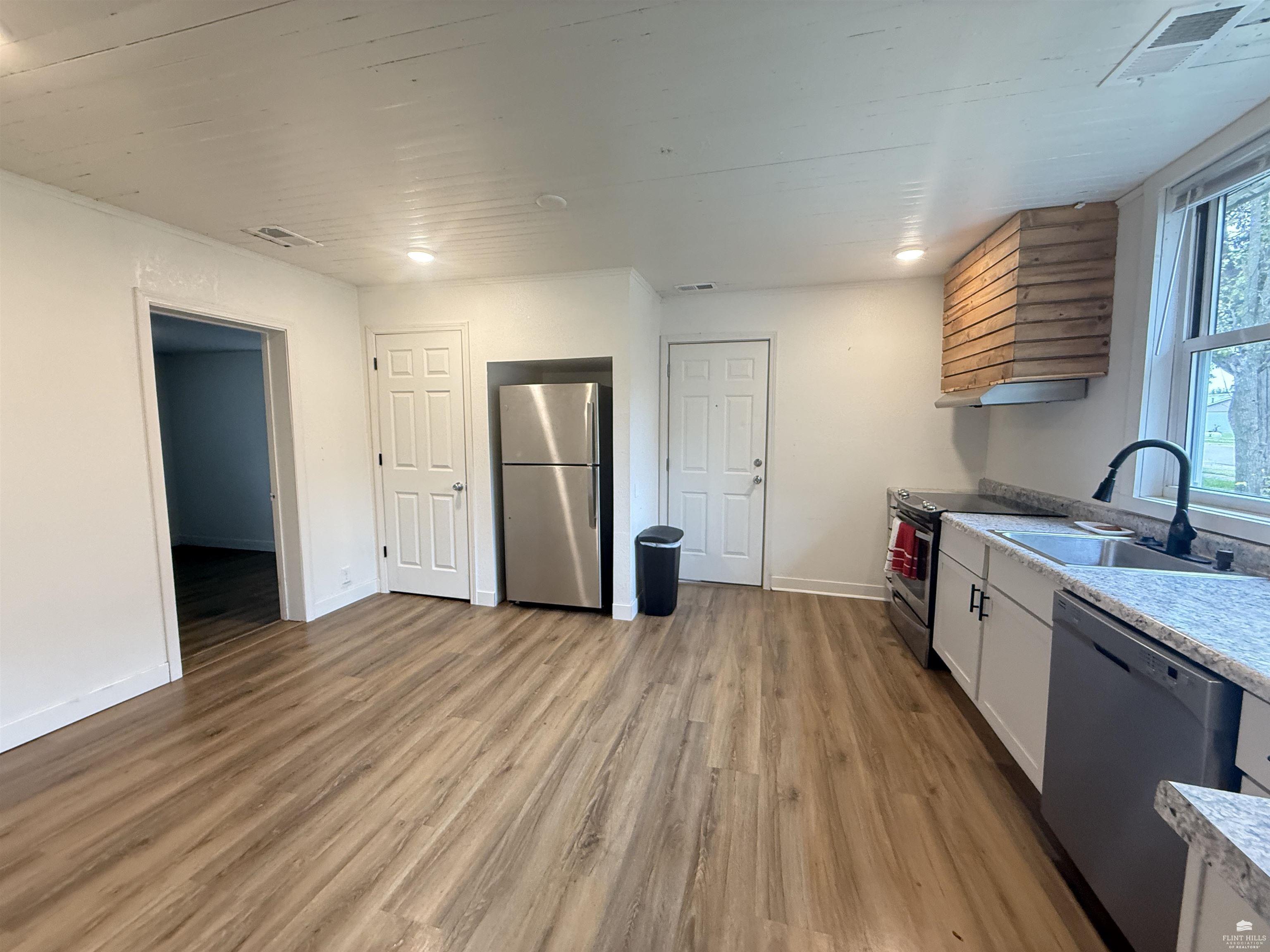 216 W Elm Street