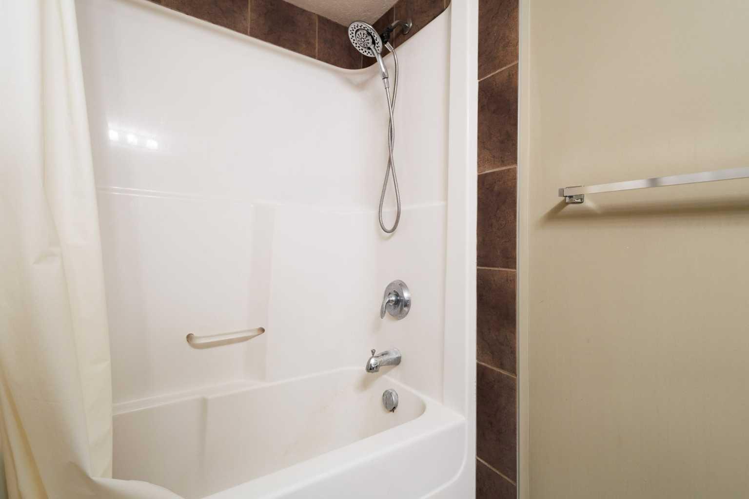 31 Country Village Manor NE 4301