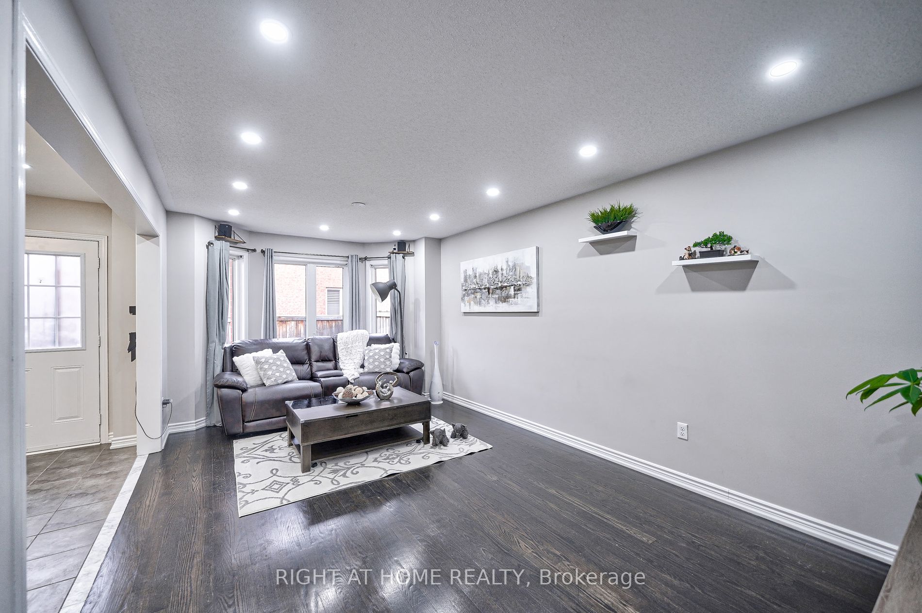 398 Messure Cres
