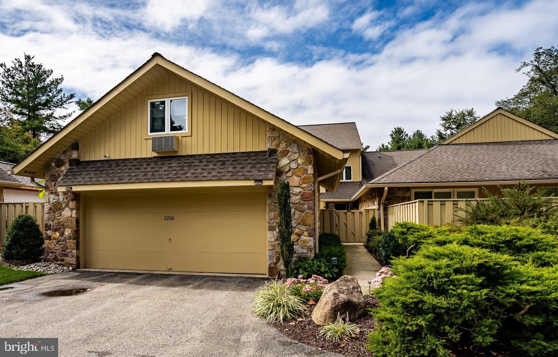 1256 Round Hill Road