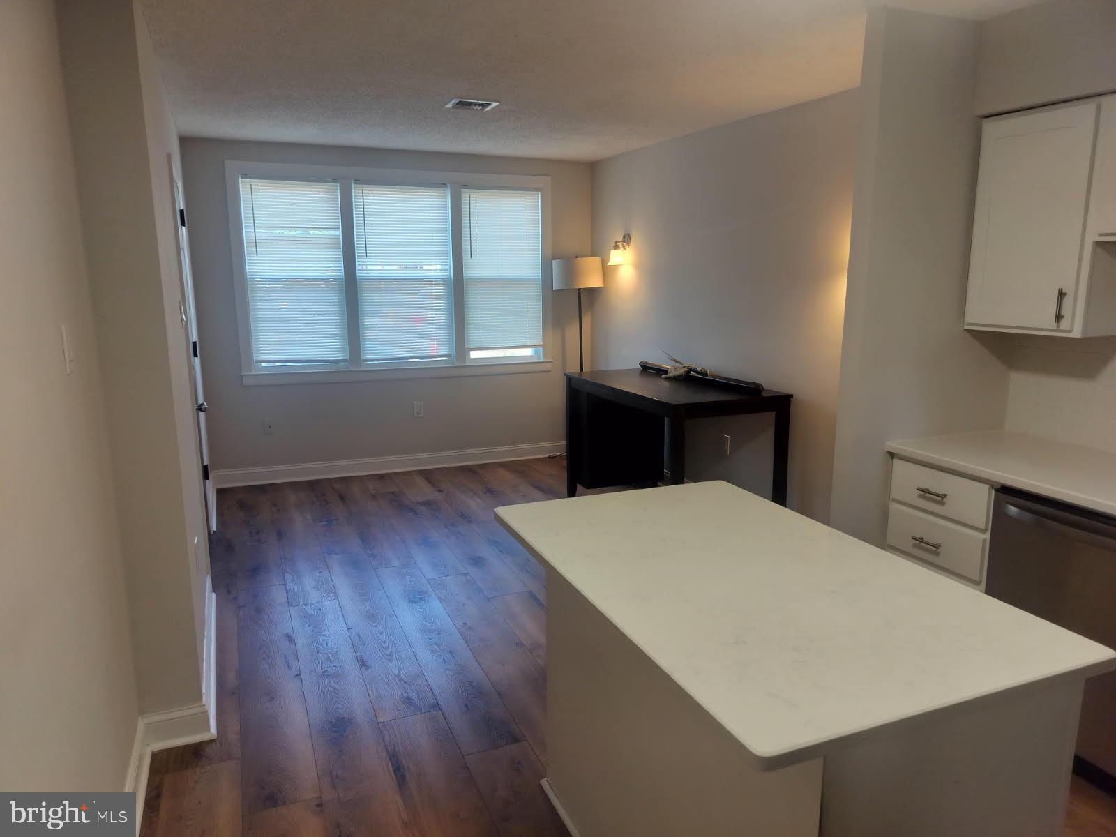 934 W Porter Street 1